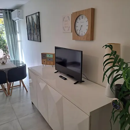 Le Colisee, Superbe Rez De Jardin Renove Avec Parking, Clim Et Wifi Apartament *