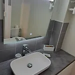 Le Colisee, Superbe Rez De Jardin Renove Avec Parking, Clim Et Wifi Агд