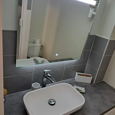 Le Colisee, Superbe Rez De Jardin Renove Avec Parking, Clim Et Wifi Apartmán
