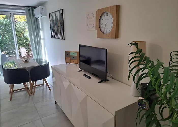 Le Colisée, Superbe Rez De Jardin Rénové Avec Parking, Clim Et Wifi Apartamento *