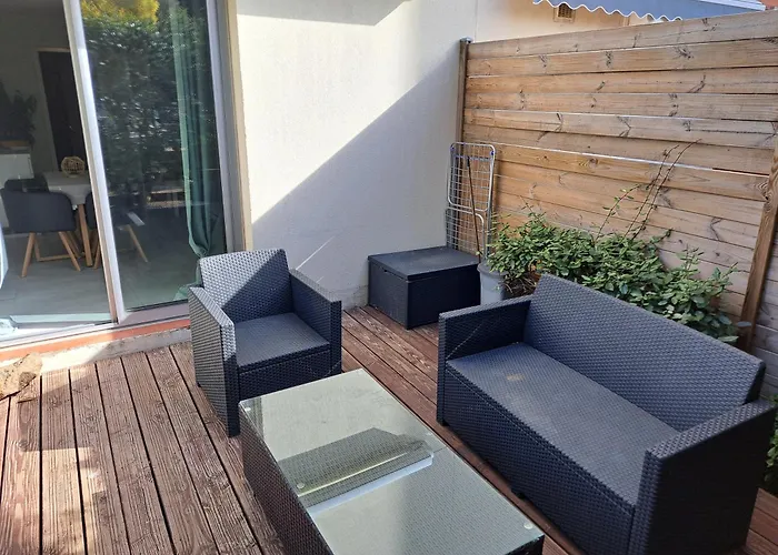 Le Colisée, Superbe Rez De Jardin Rénové Avec Parking, Clim Et Wifi *